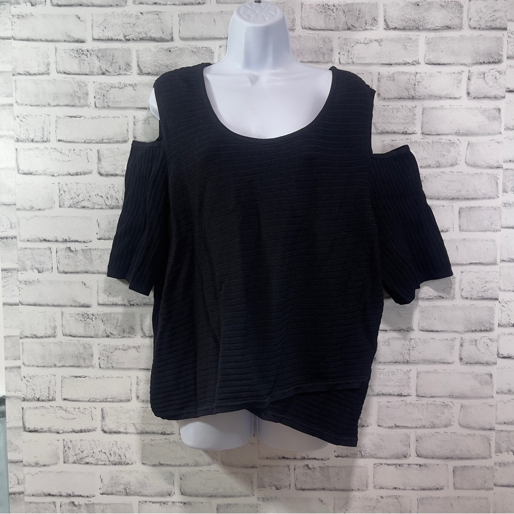 Lane Bryant Cold Shoulder Short Sleeve Asymmetrical Hem Textured Top 26/28